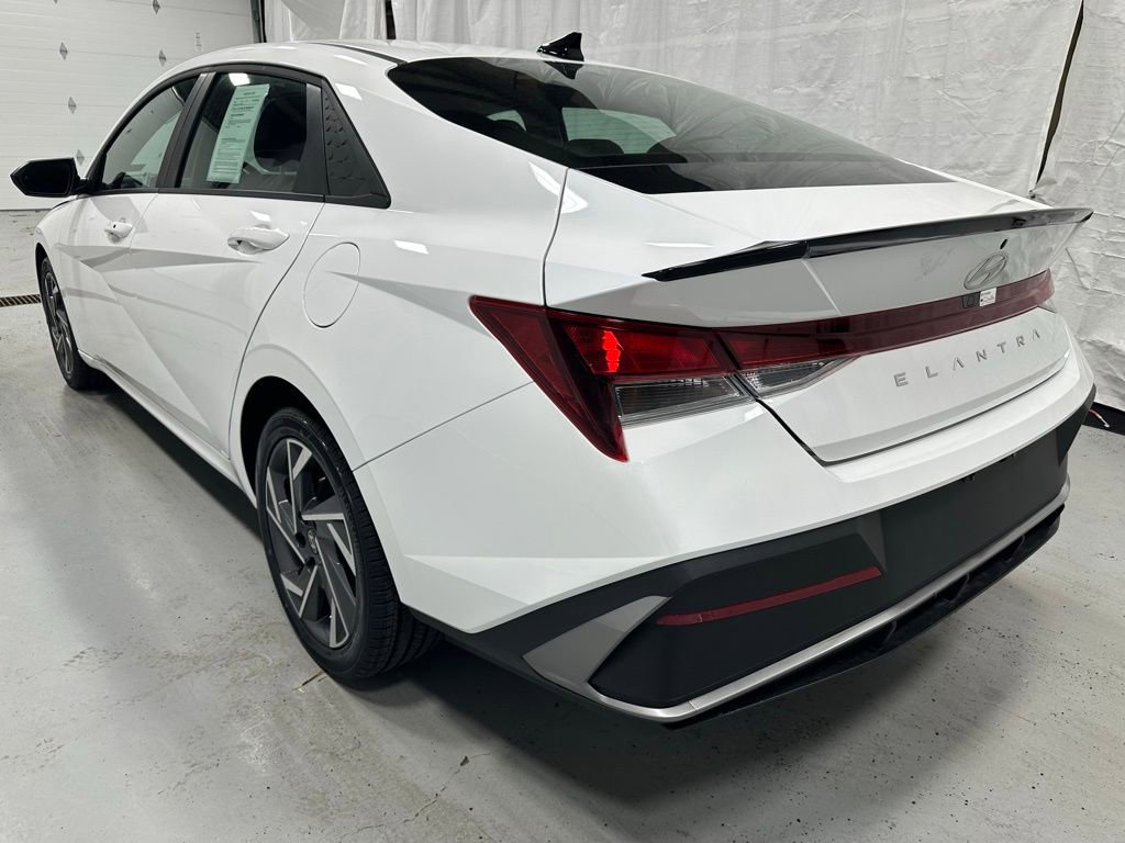 Used 2025 Hyundai Elantra Sport image 6
