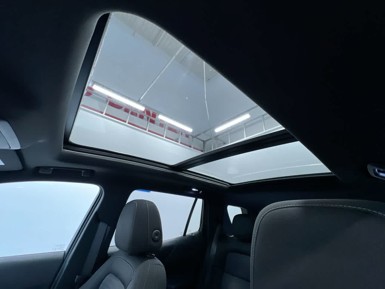 Used 2025 Chevrolet Equinox LT w/ Safety and Technology Package FWD image 44