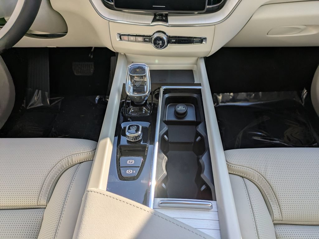 New 2026 Volvo XC60 B5 Ultra w/ Protection Package Premier AWD/4WD image 18