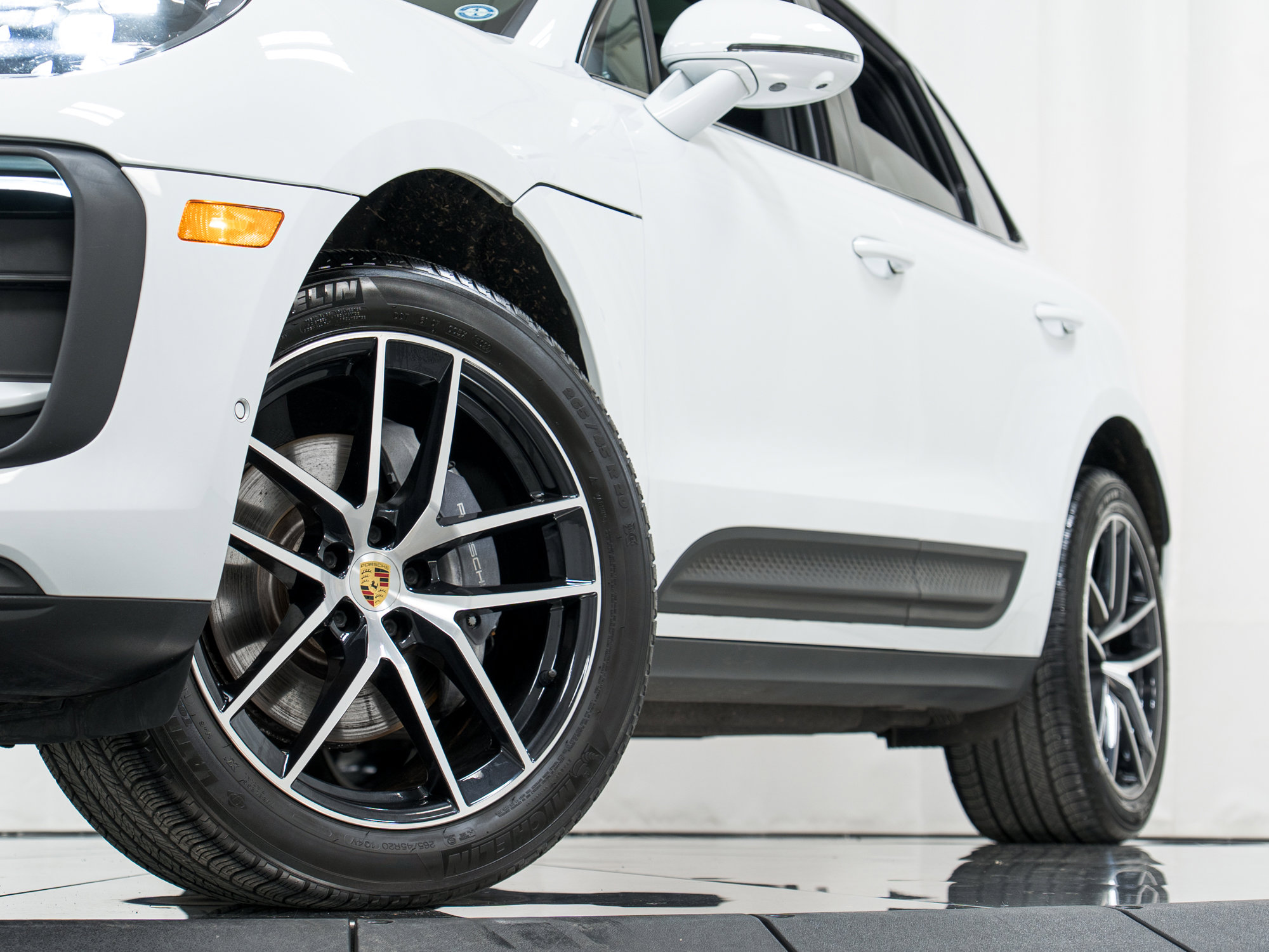 Certified 2023 Porsche Macan image 33