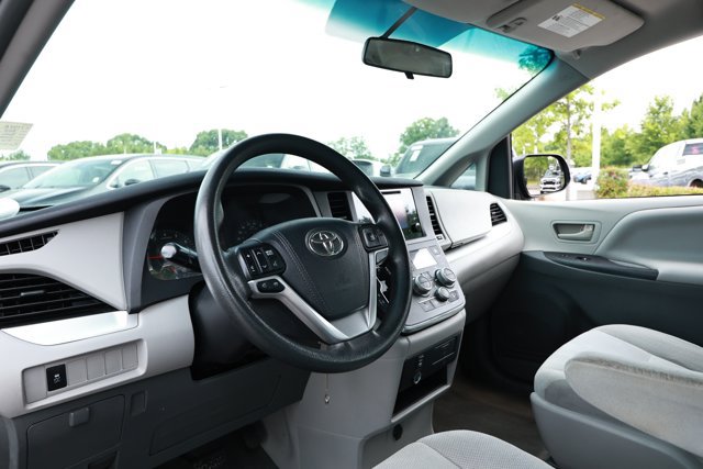 Used 2015 Toyota Sienna L FWD image 20