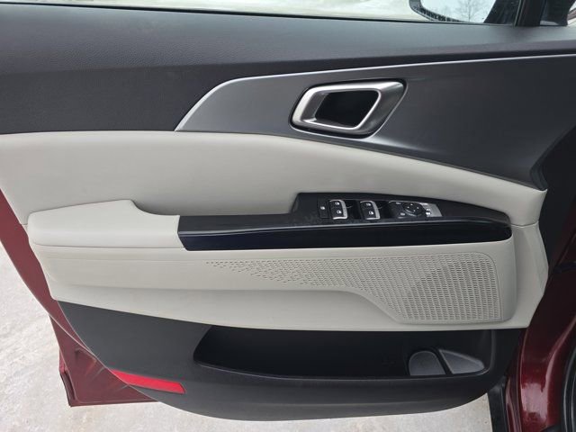 Used 2023 Kia Carnival LX image 22