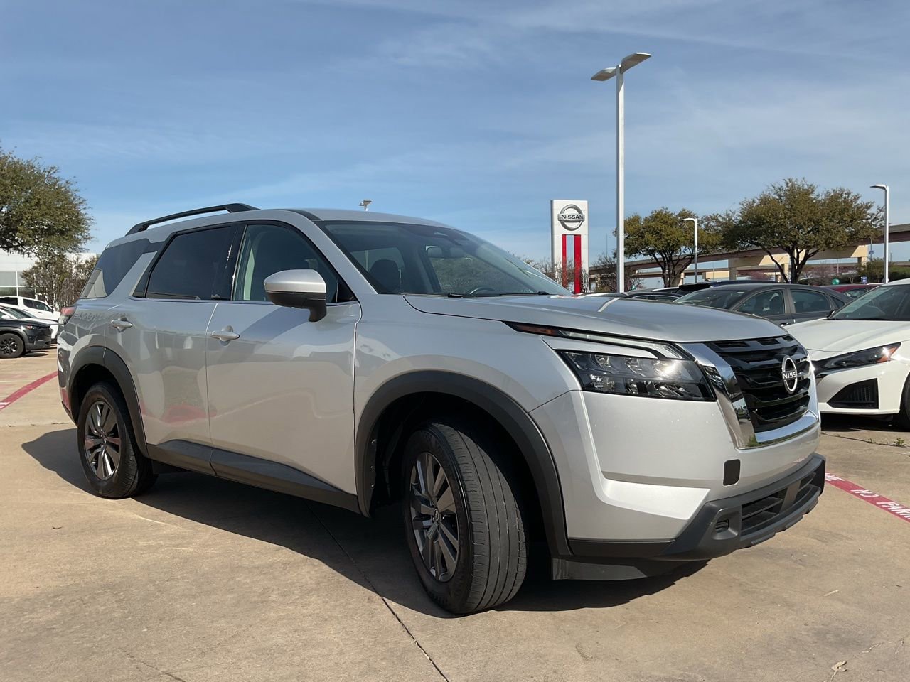 Used 2024 Nissan Pathfinder SV image 6