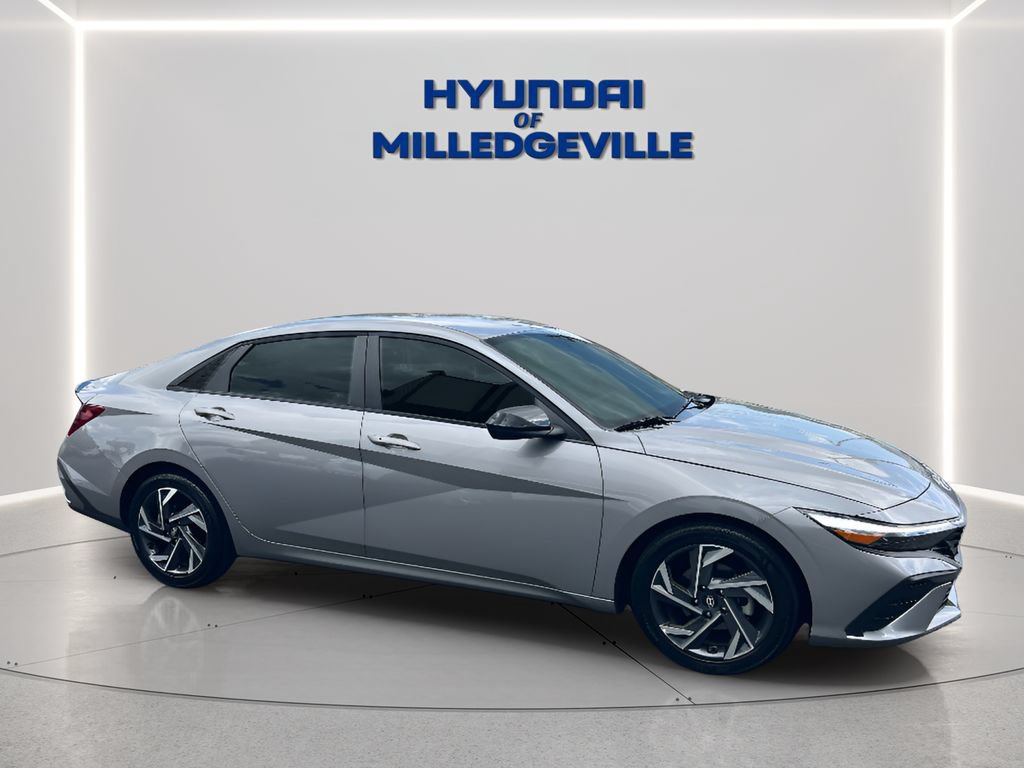 Used 2025 Hyundai Elantra Sport FWD image 7