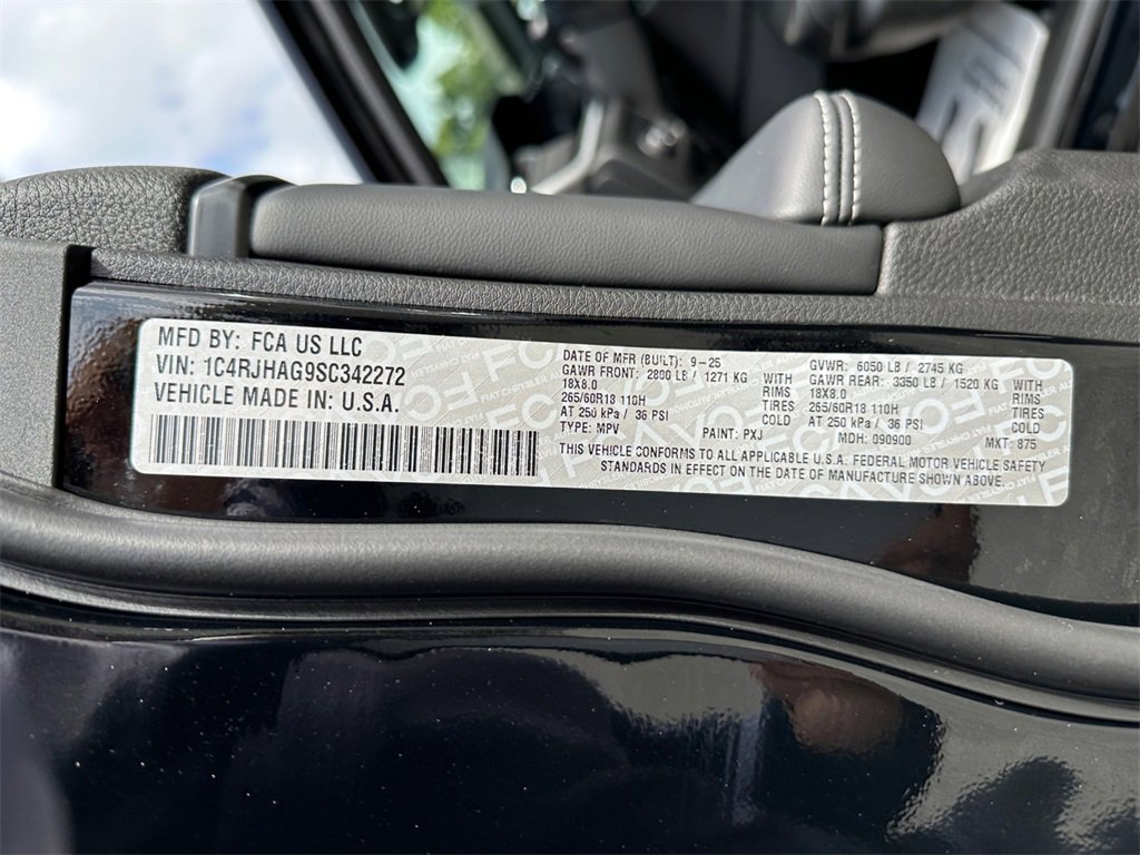 New 2025 Jeep Grand Cherokee Altitude image 30