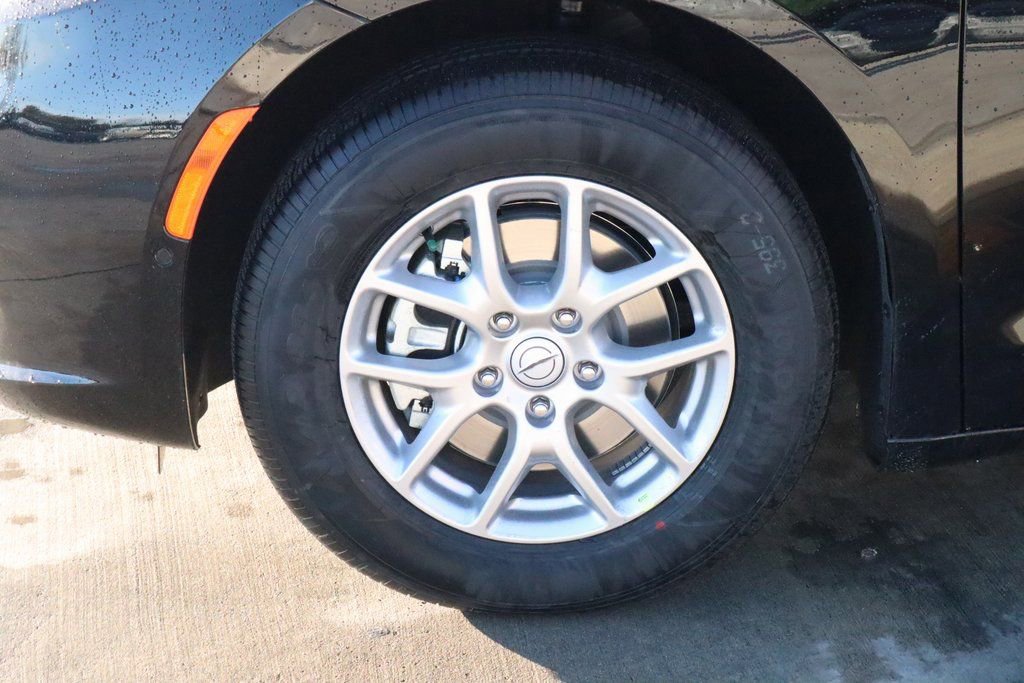 New 2026 Chrysler Pacifica Select image 18