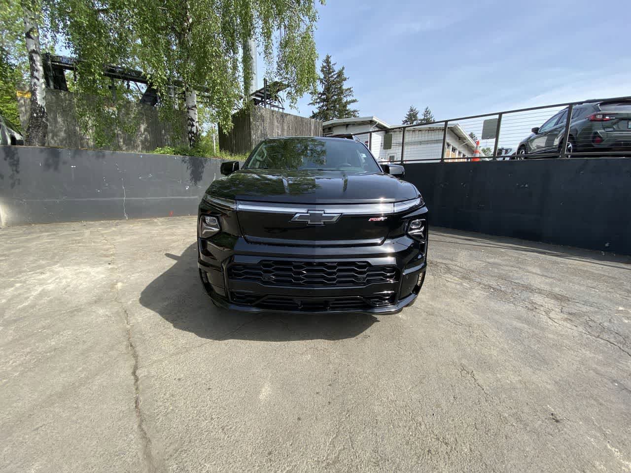 Used 2025 Chevrolet Silverado EV RST AWD/4WD image 9