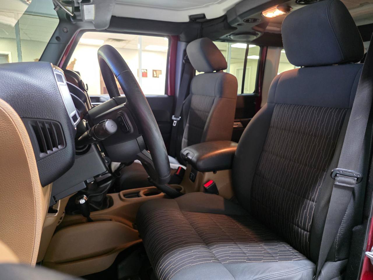 Used 2012 Jeep Wrangler Unlimited Sahara w/ Max Tow Pkg AWD/4WD image 15