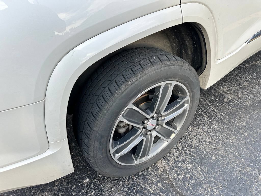 Used 2017 GMC Acadia Denali w/ Technology Package FWD image 8
