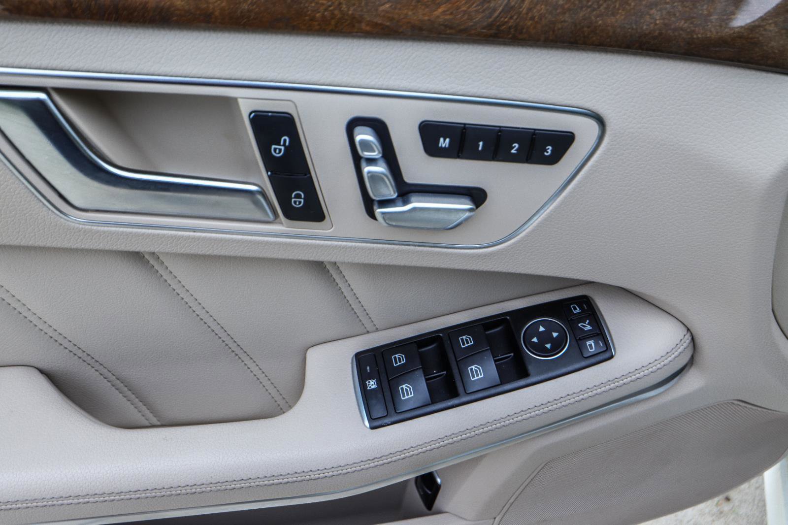 Used 2016 Mercedes-Benz E 350 4MATIC Sedan image 31