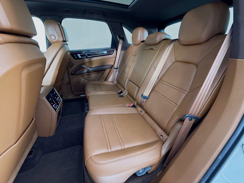 Certified 2023 Porsche Cayenne S Platinum AWD/4WD image 26