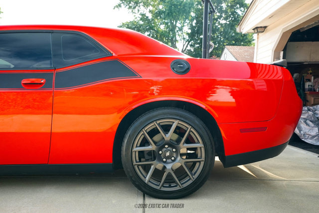 Used 2017 Dodge Challenger R/T w/ Quick Order Package 22P T/A RWD image 5