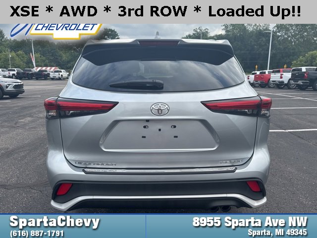 Used 2023 Toyota Highlander XSE image 4