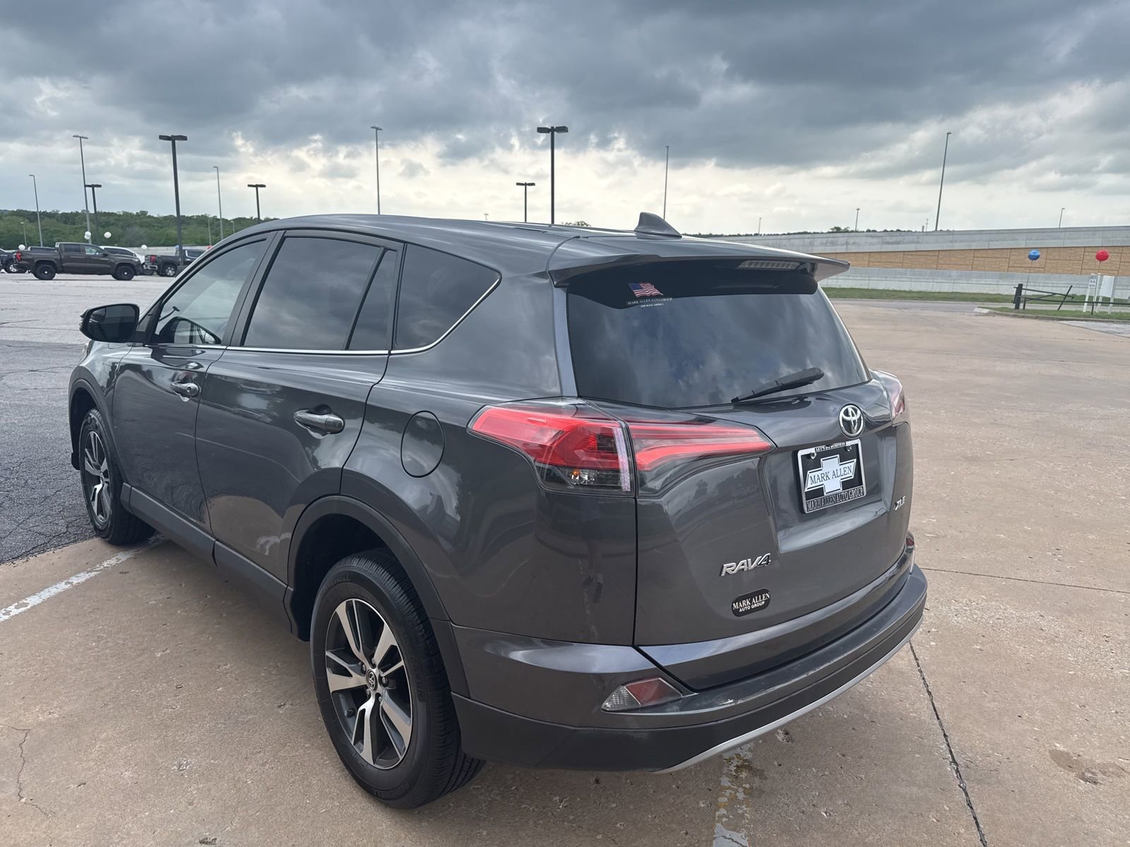 Used 2018 Toyota RAV4 XLE FWD image 5
