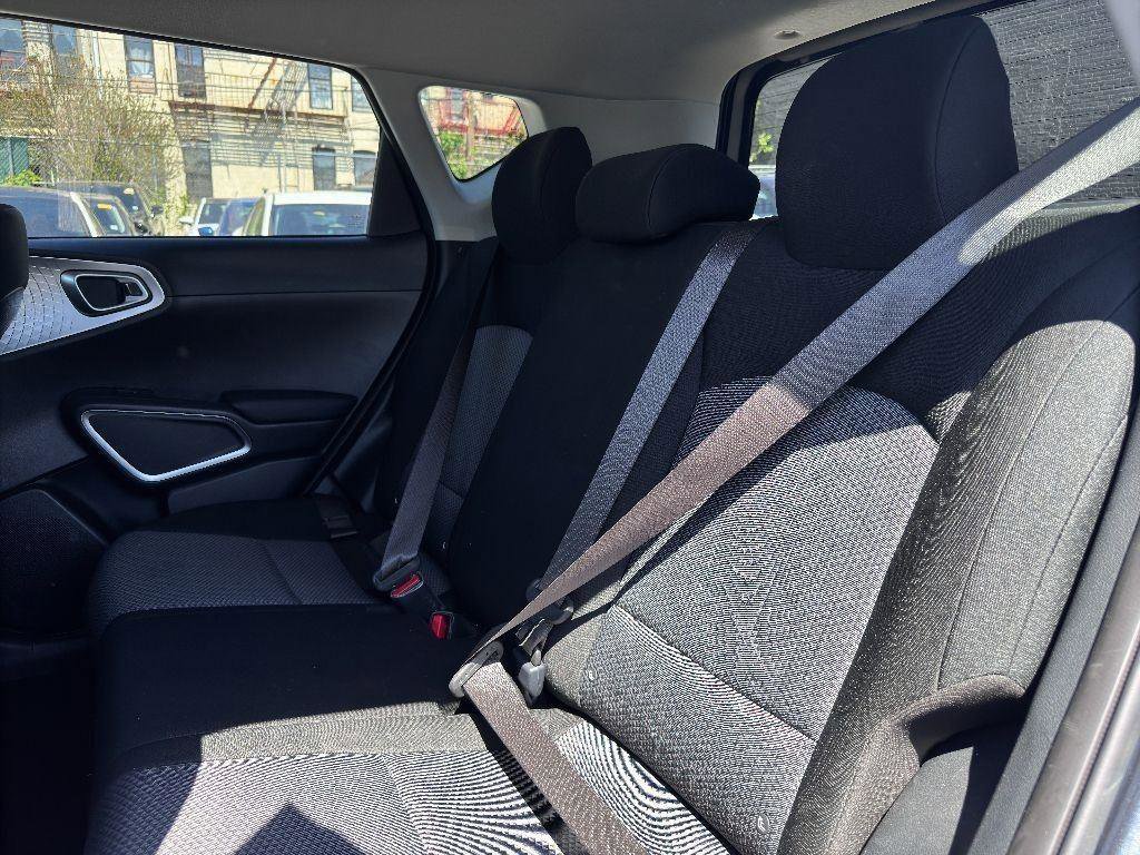 Certified 2022 Kia Soul LX w/ Technology Package image 23