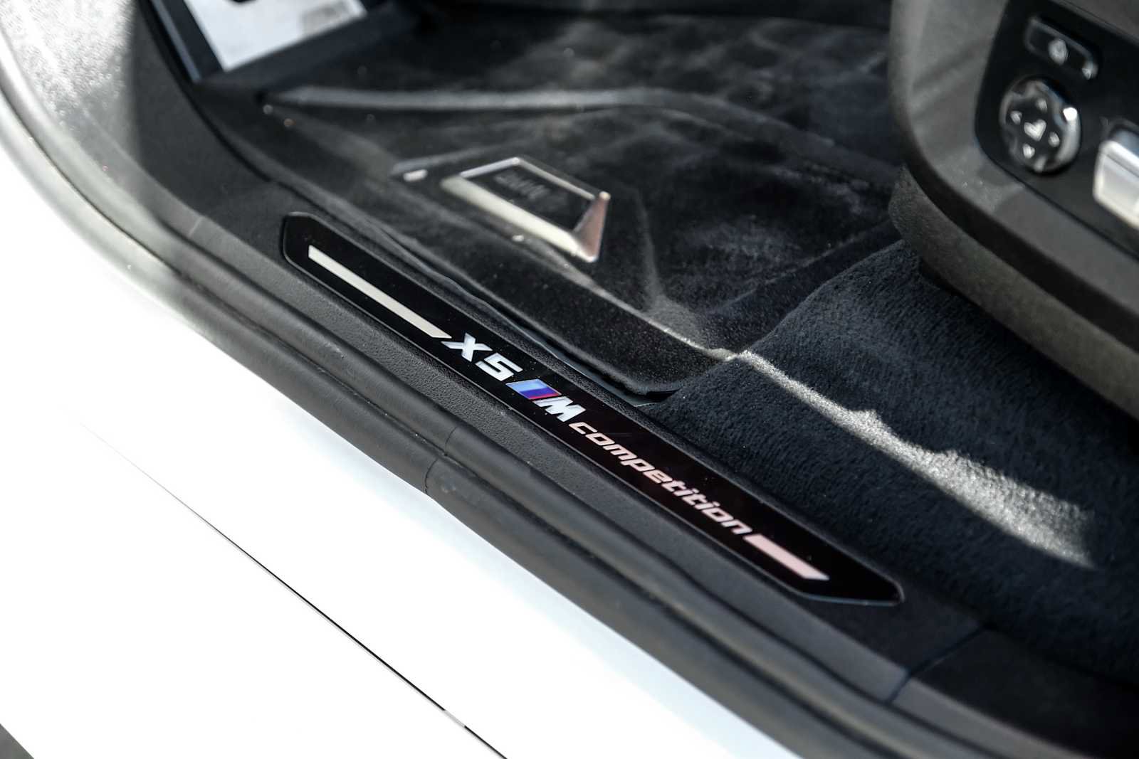 Used 2025 BMW X5 M Competition w/ Executive Package image 35