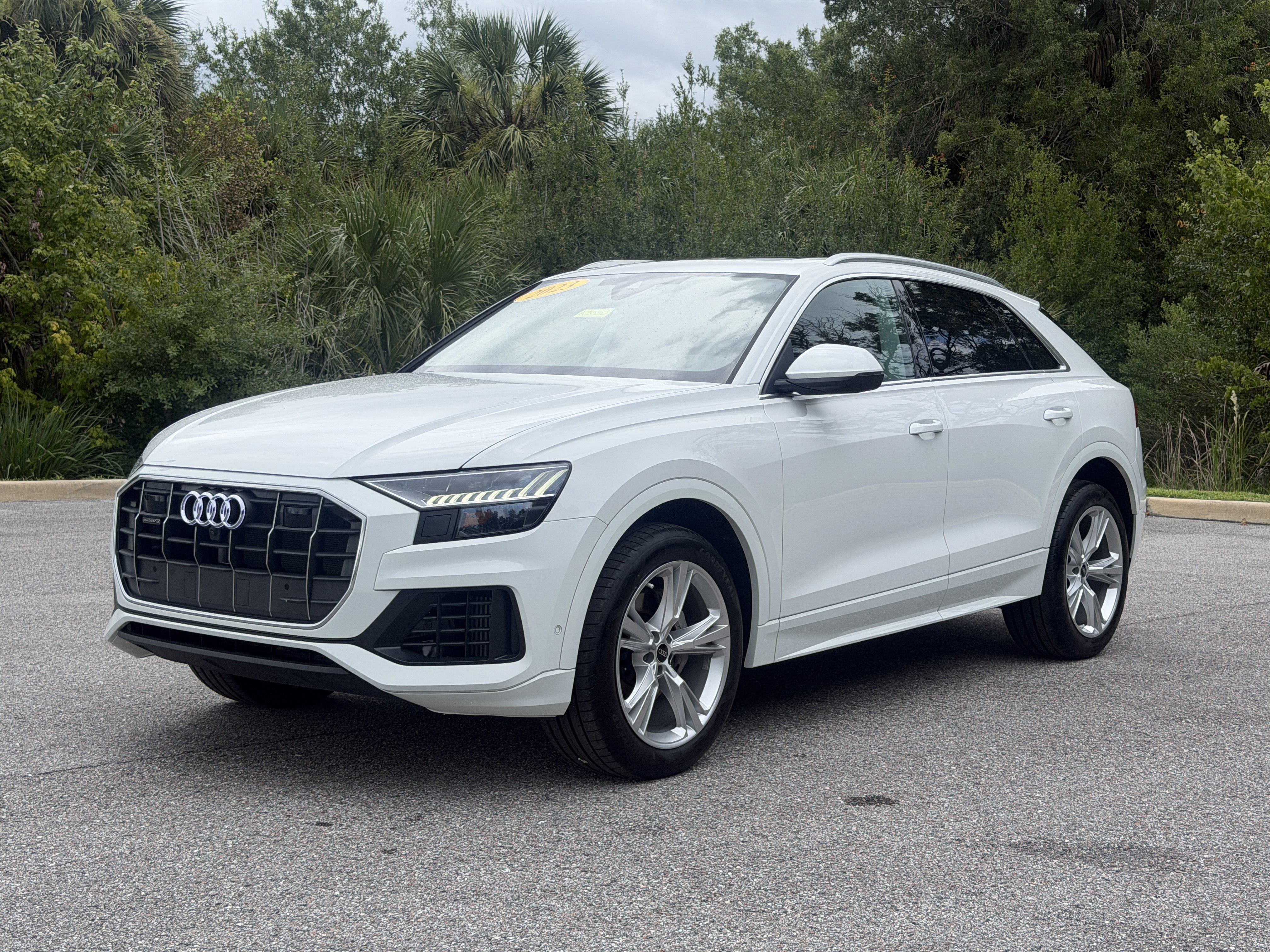 Used 2023 Audi Q8 Premium w/ Convenience Package AWD/4WD image 3