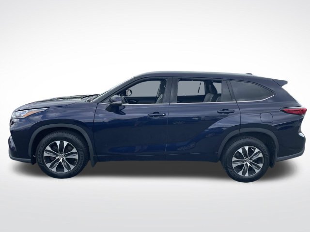 Used 2020 Toyota Highlander XLE AWD/4WD image 2