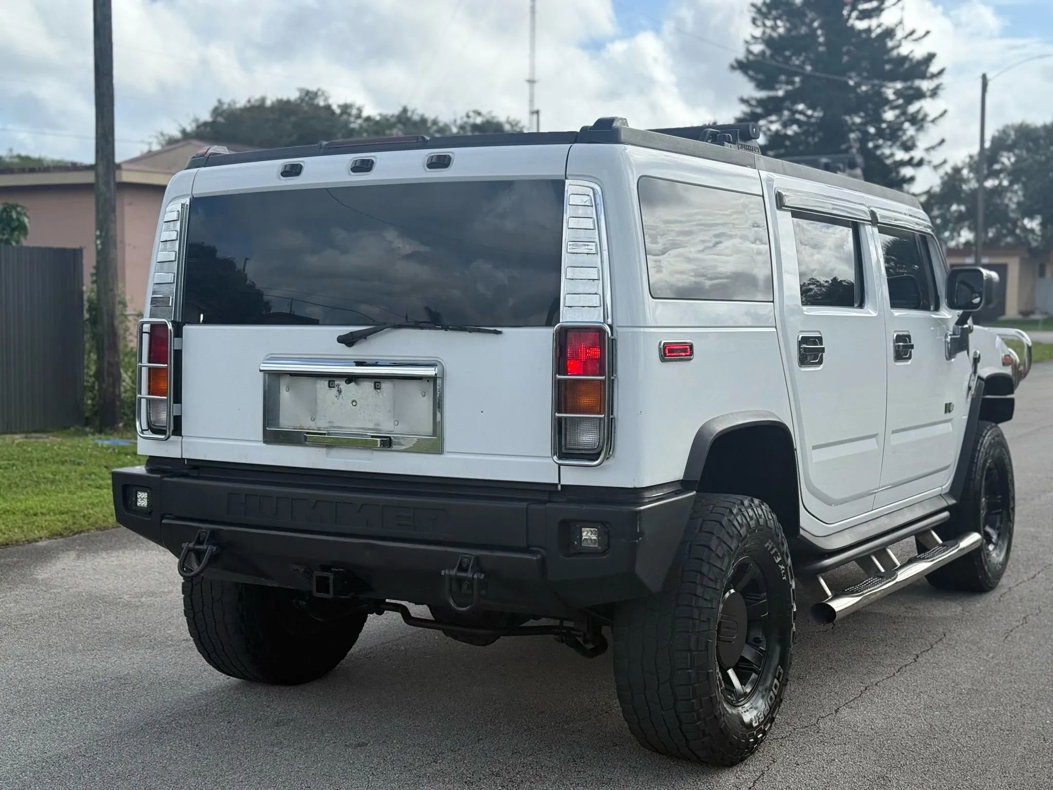 Used 2003 HUMMER H2 w/ Preferred Equipment Group image 3