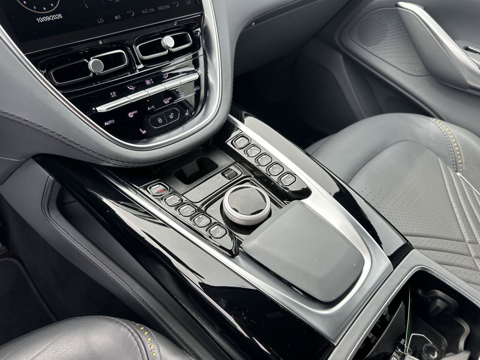Used 2021 Aston Martin DBX AWD/4WD image 36