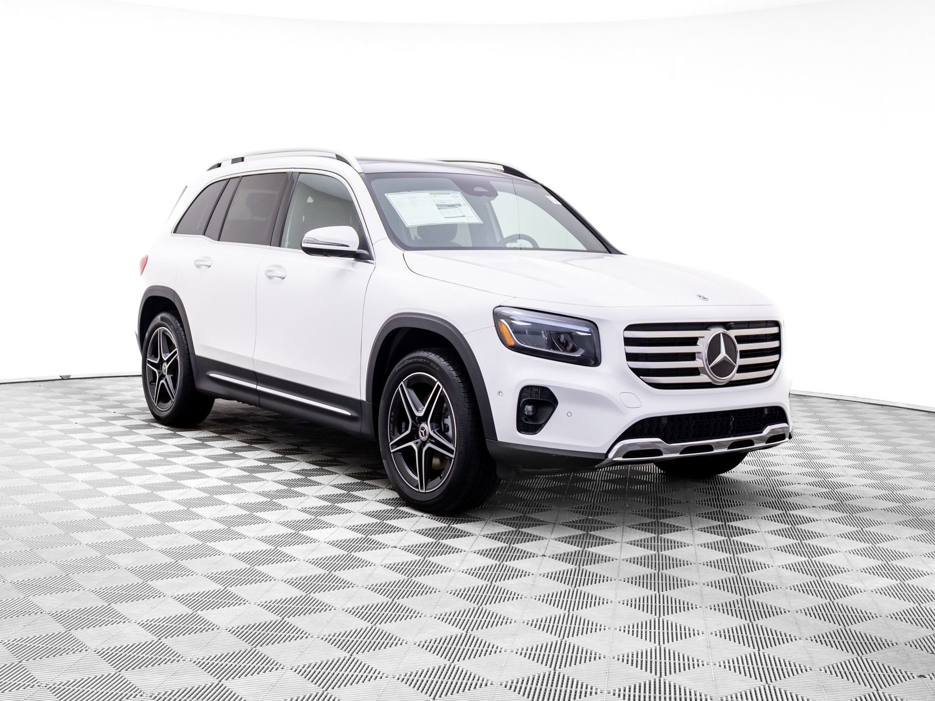 New 2026 Mercedes-Benz GLB 250 4MATIC image 7