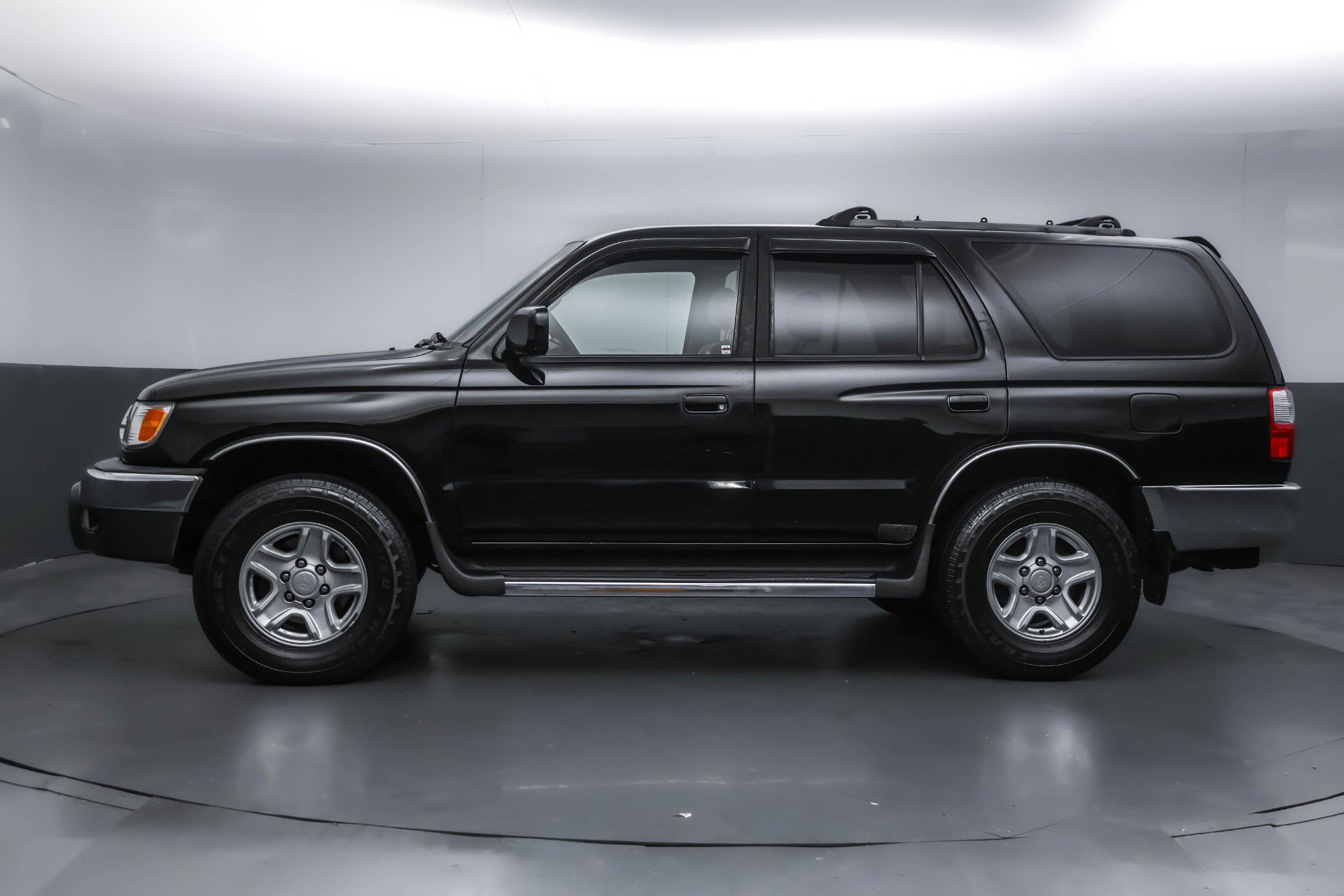 Used 2001 Toyota 4Runner SR5 image 2