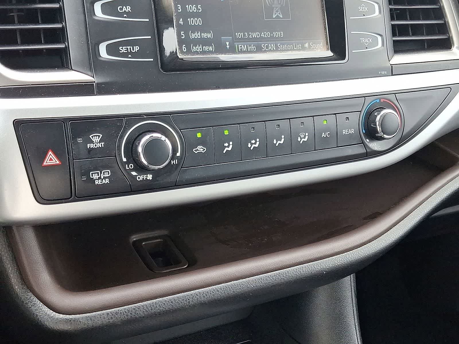 Used 2019 Toyota Highlander LE image 22