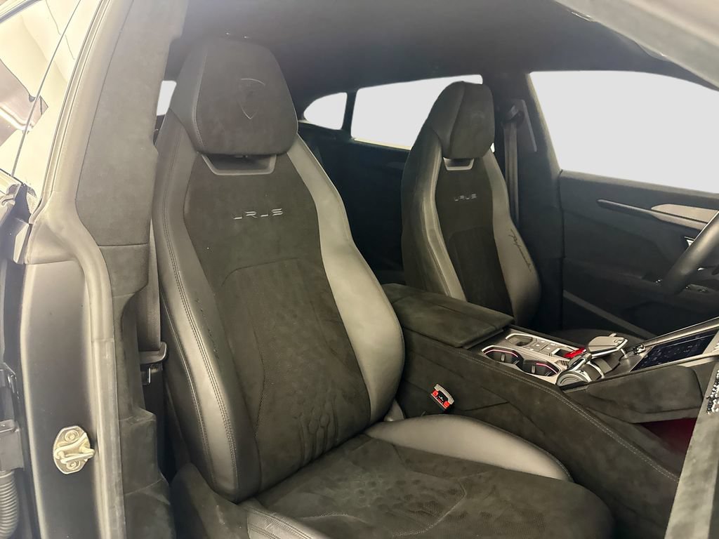 Used 2023 Lamborghini Urus Performante AWD/4WD image 30