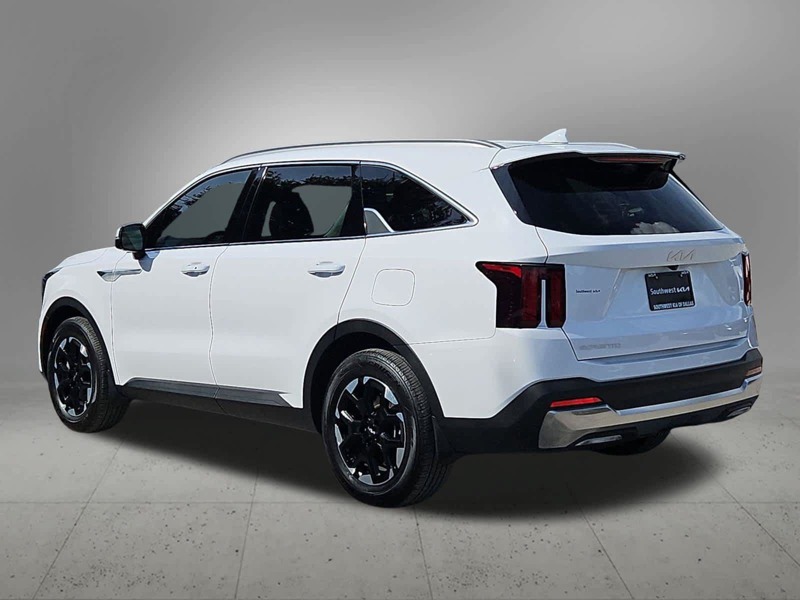 Certified 2025 Kia Sorento S FWD image 4