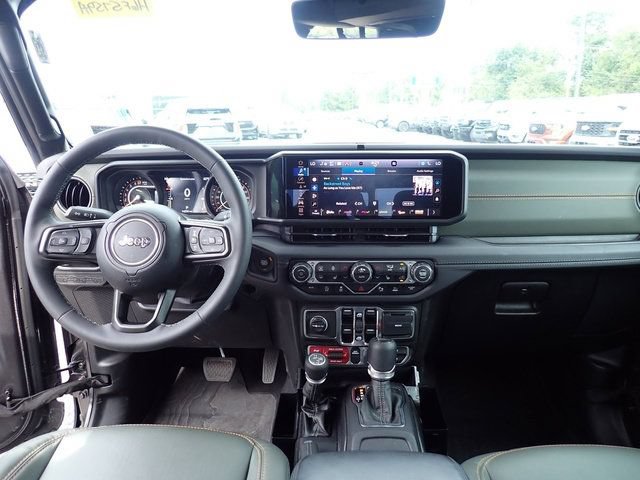 Used 2025 Jeep Gladiator Mojave AWD/4WD image 13