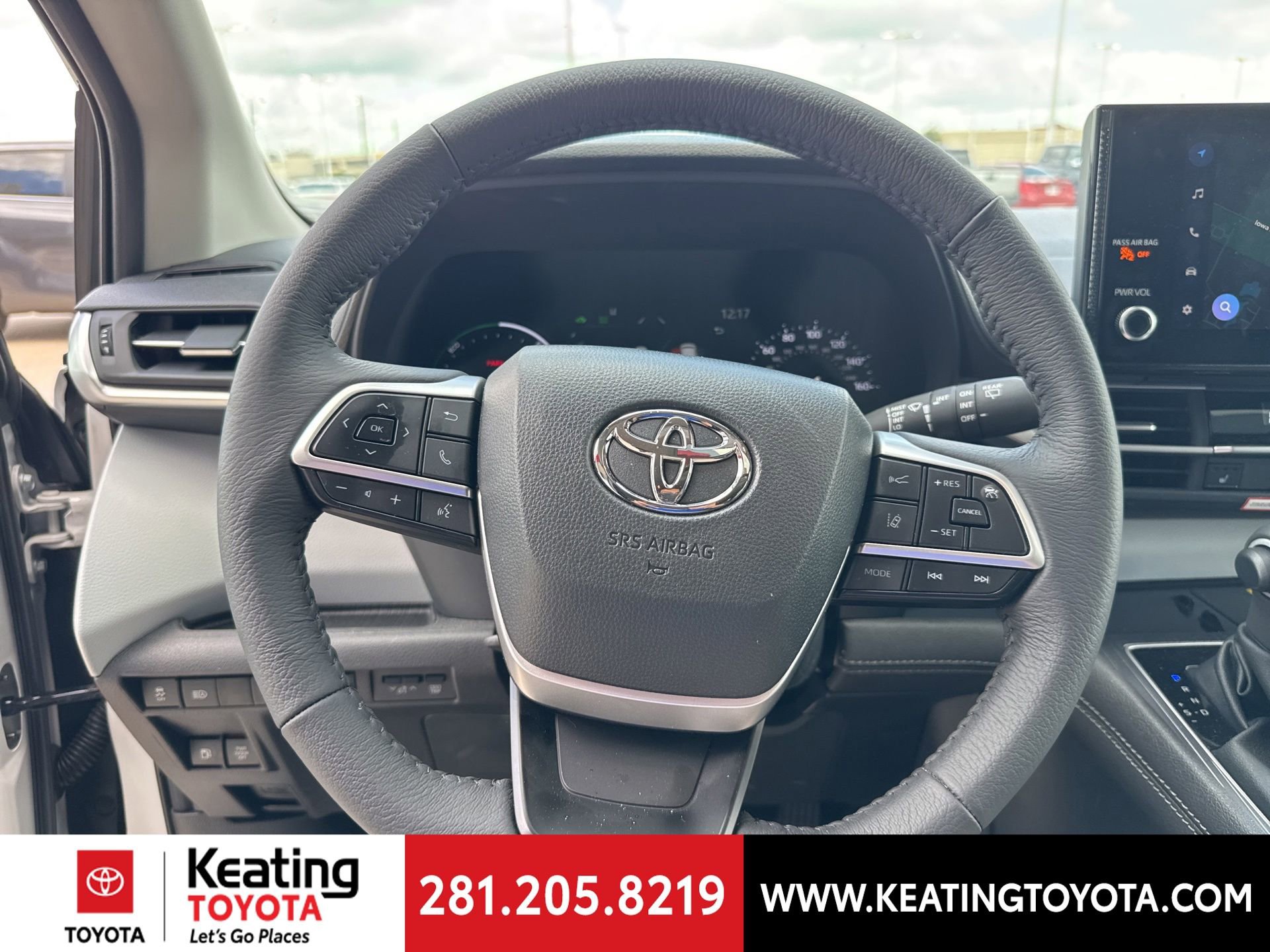 Used 2026 Toyota Sienna XLE FWD image 18