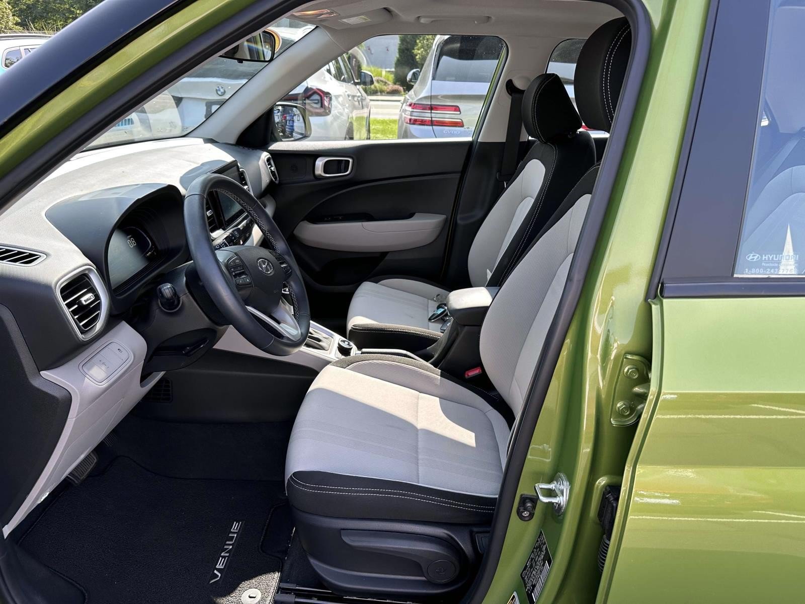 Used 2024 Hyundai Venue SEL FWD image 11