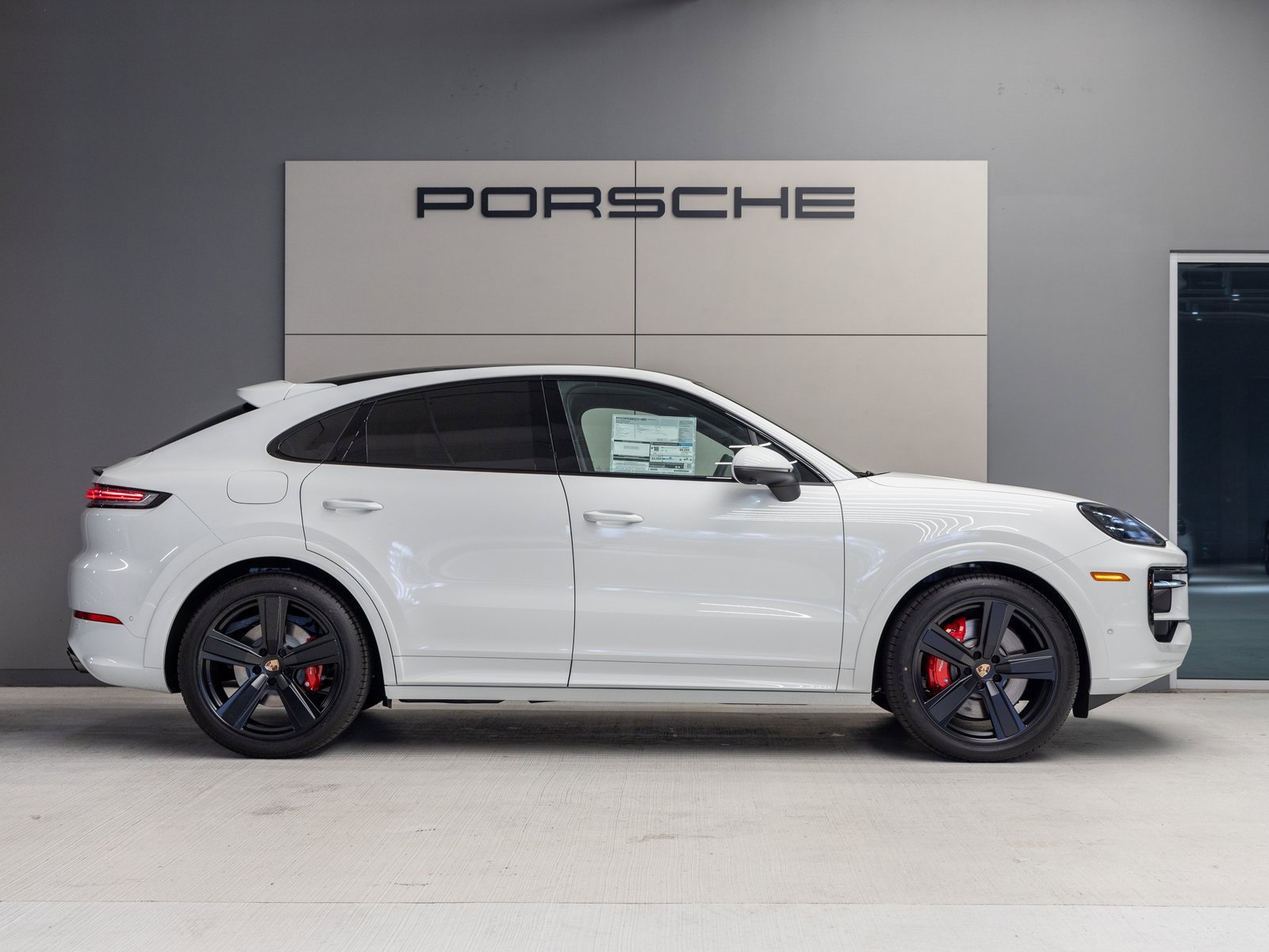 Used 2025 Porsche Cayenne S image 8