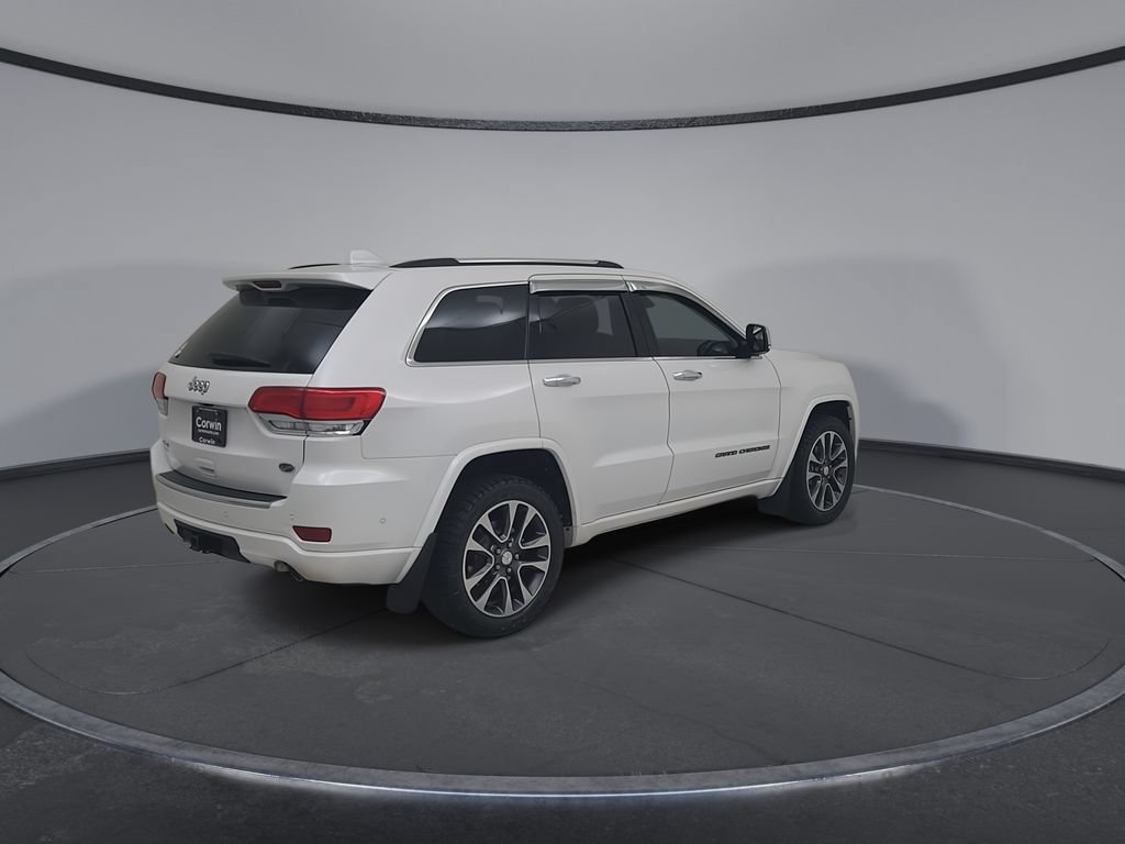 Used 2017 Jeep Grand Cherokee Overland w/ Jeep Active Safety Group AWD/4WD image 16