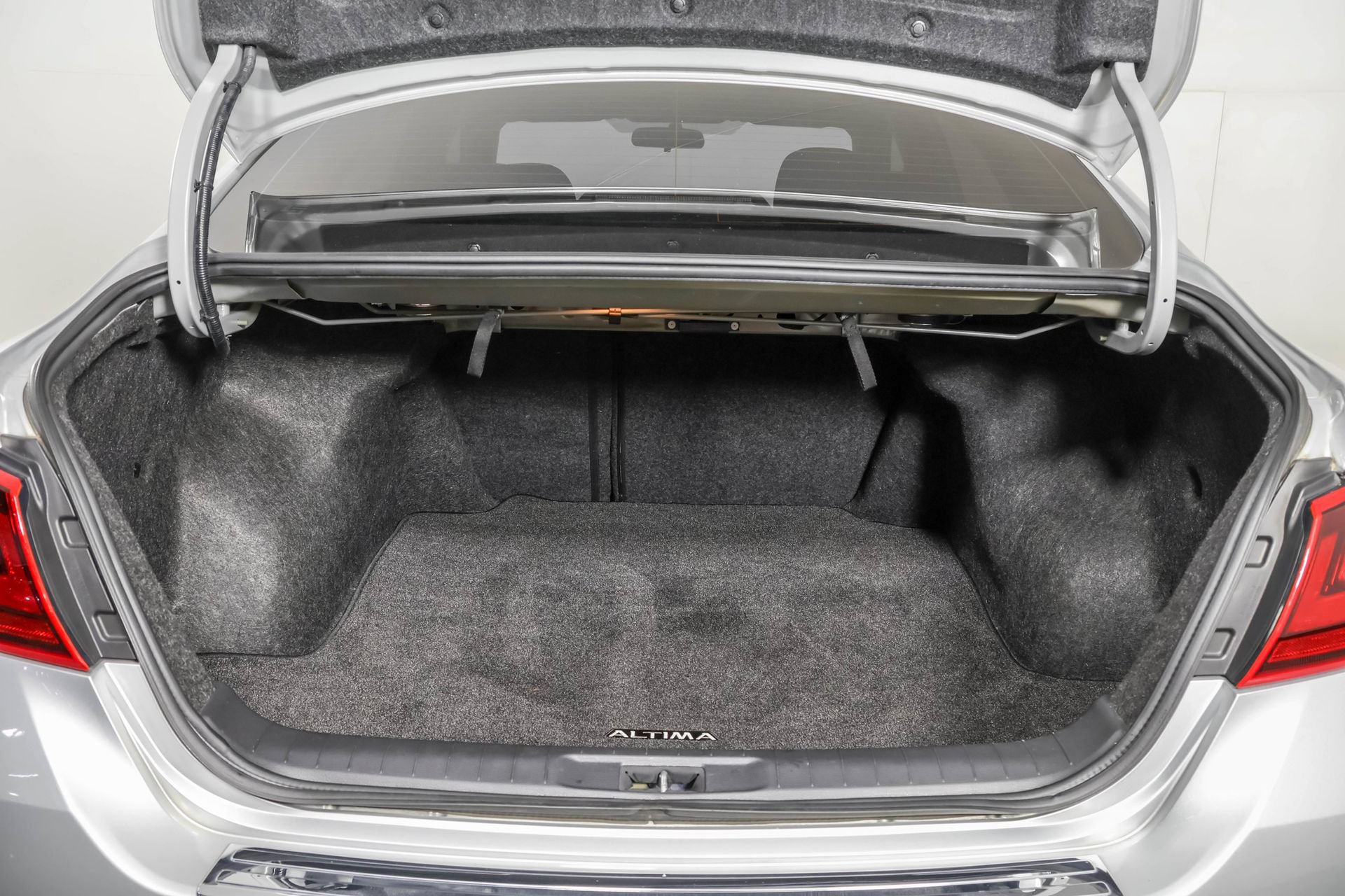 Used 2017 Nissan Altima 2.5 SR FWD image 37