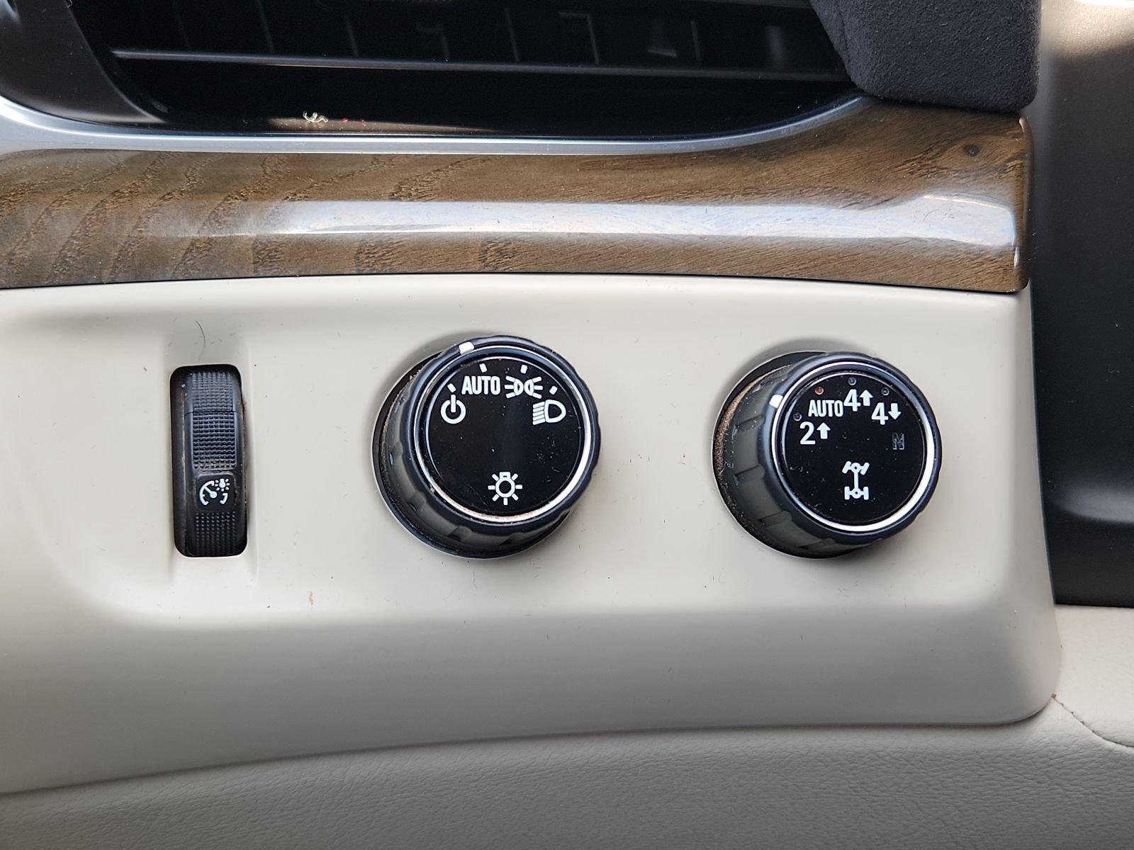 Used 2020 Cadillac Escalade Luxury AWD/4WD image 14