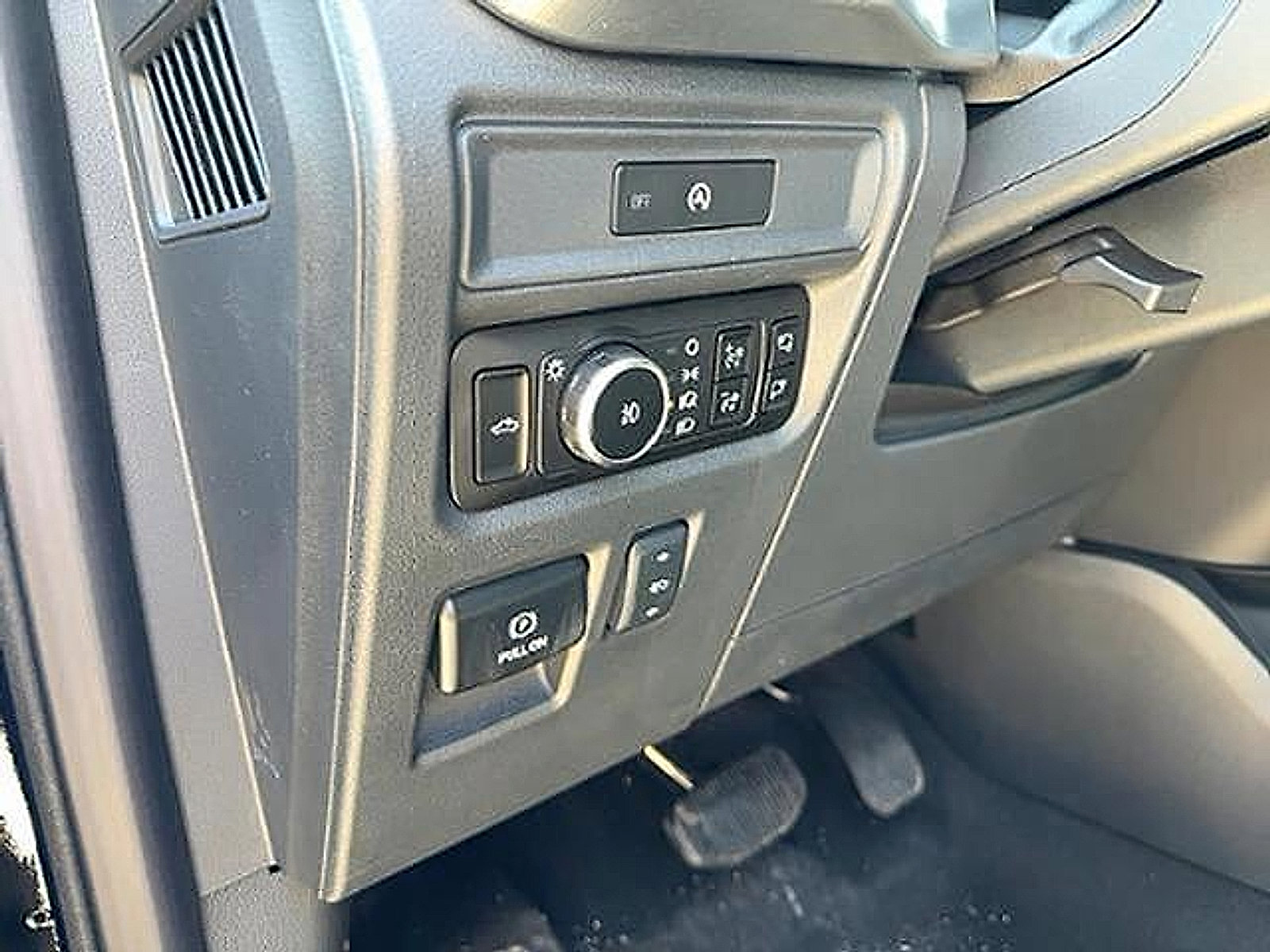 New 2025 Ford F150 Lariat w/ Equipment Group 502A High AWD/4WD image 21