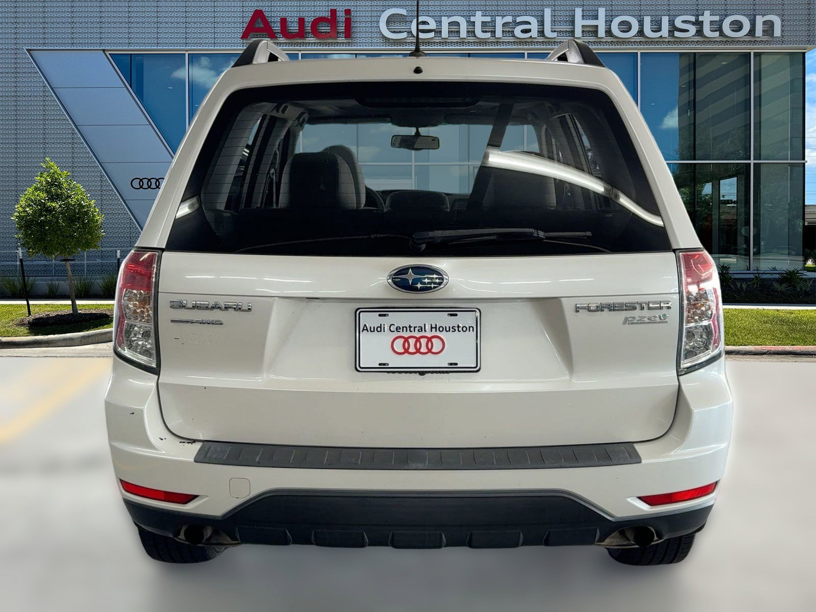 Used 2011 Subaru Forester 2.5X Premium image 9