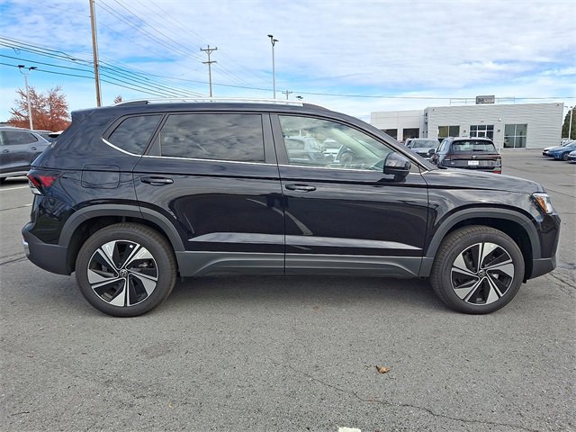 New 2025 Volkswagen Taos SE image 11