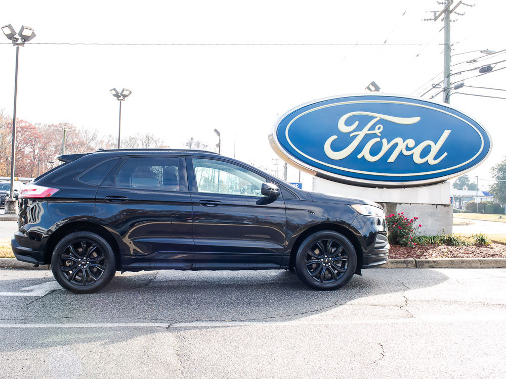 Used 2022 Ford Edge SE w/ Black Appearance Package