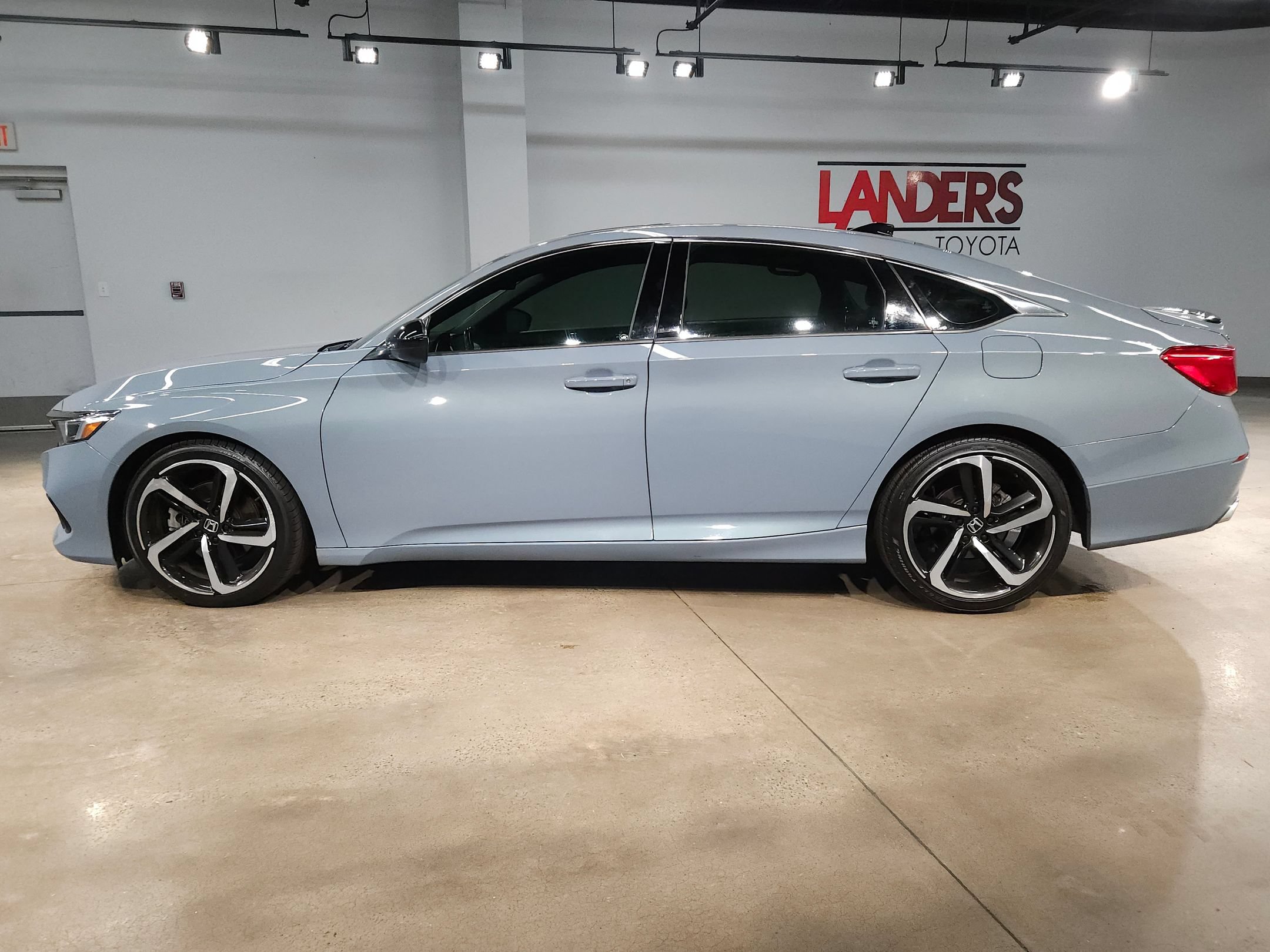 Used 2022 Honda Accord Sport image 4