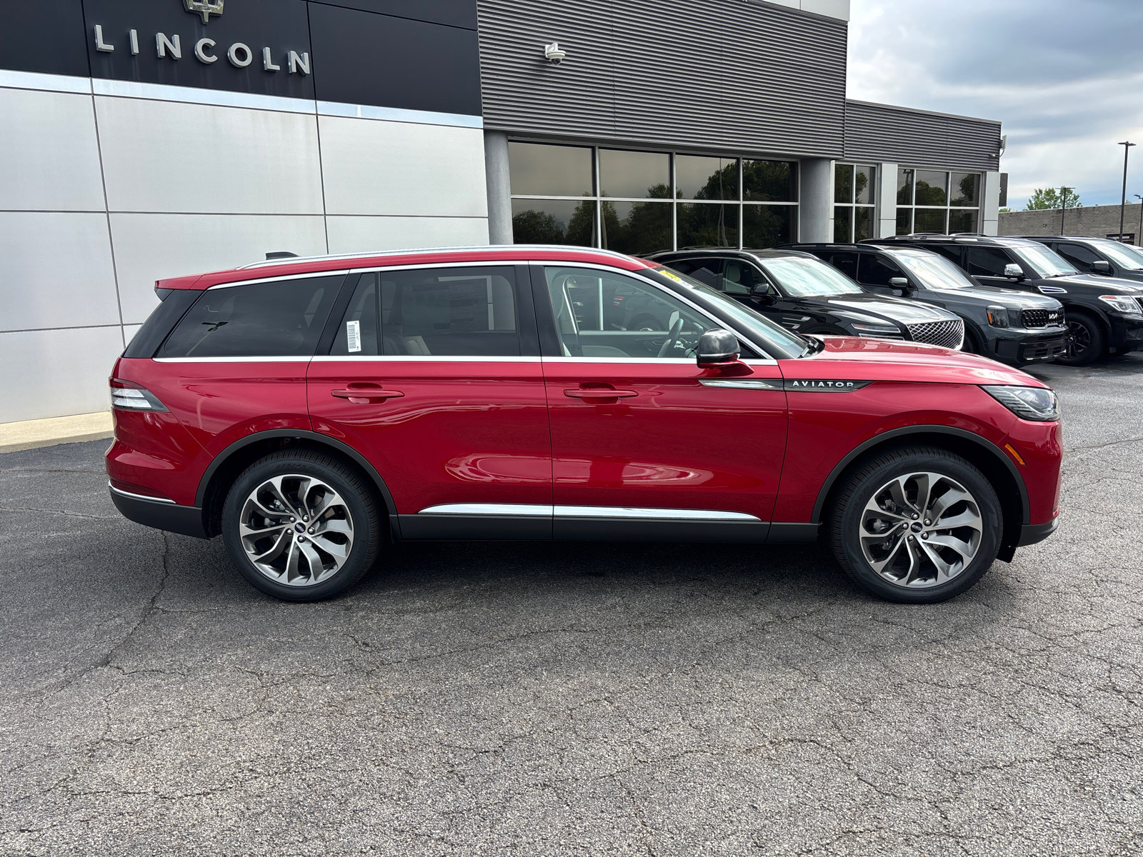New 2026 Lincoln Aviator AWD image 8