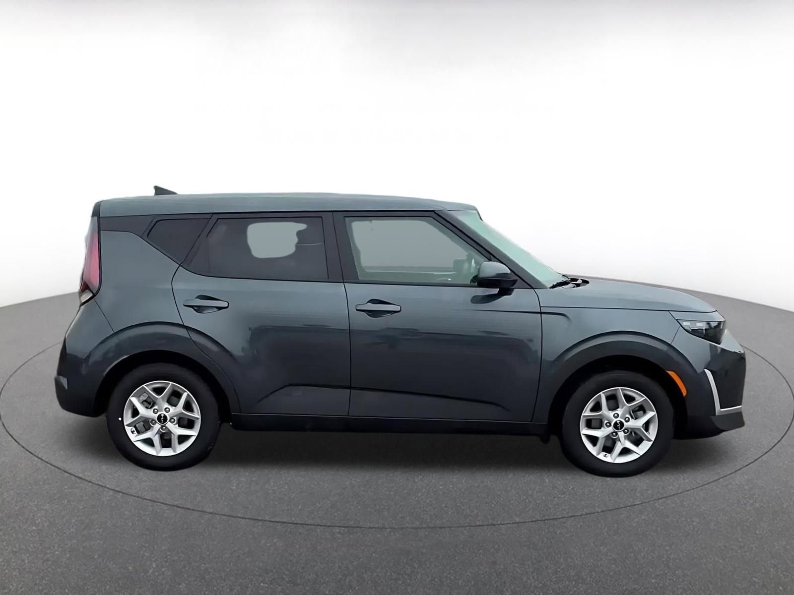 Used 2025 Kia Soul LX w/ LX Technology Package image 16