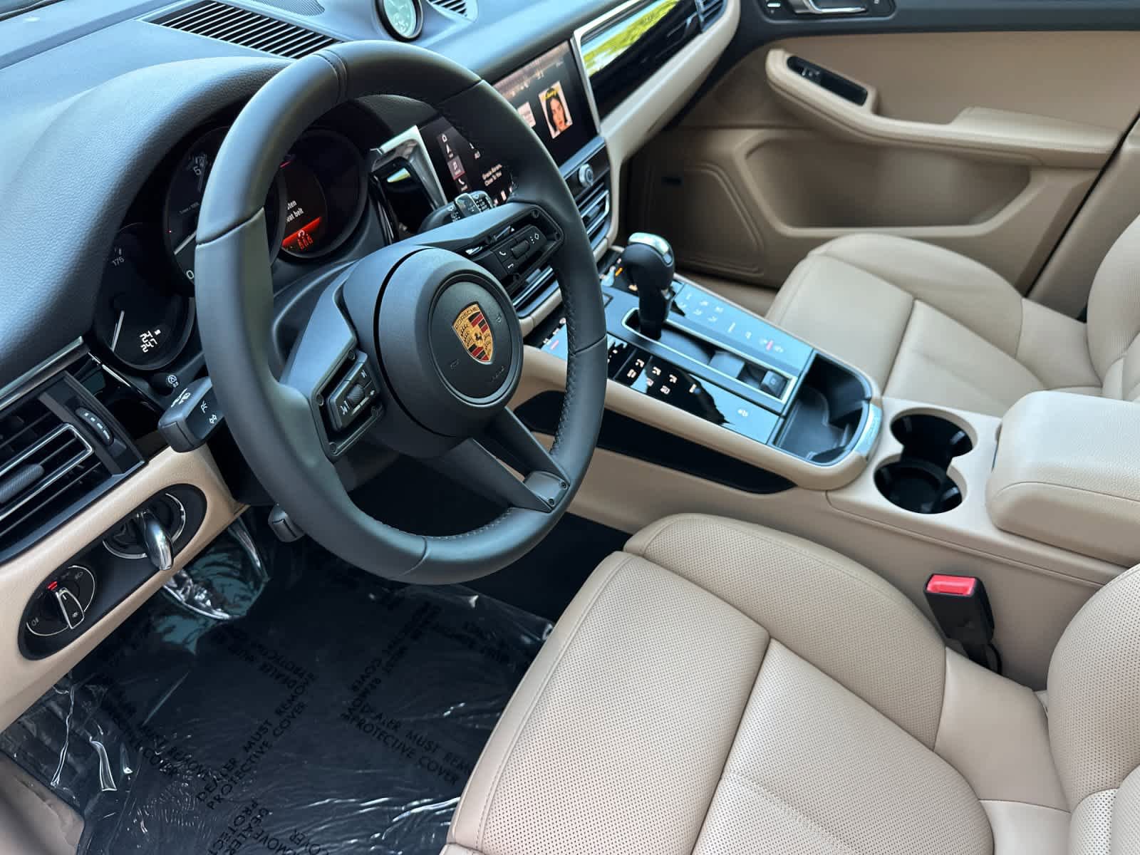 New 2026 Porsche Macan AWD/4WD image 4