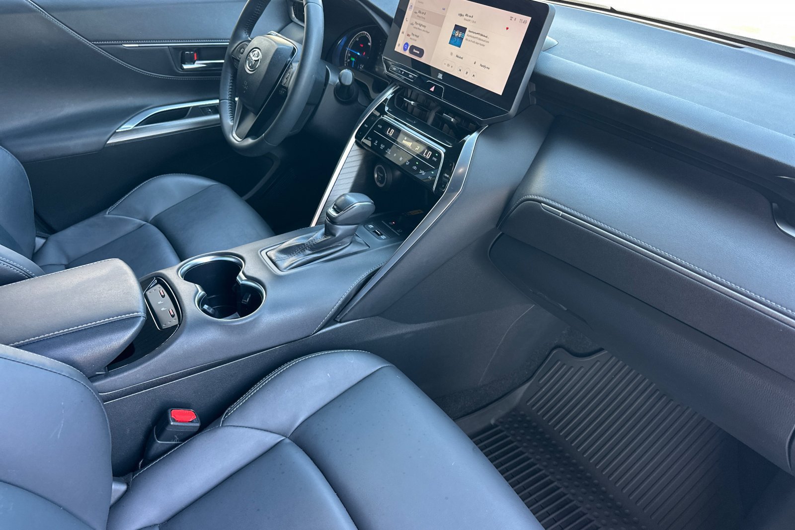 Certified 2023 Toyota Venza XLE AWD/4WD image 16