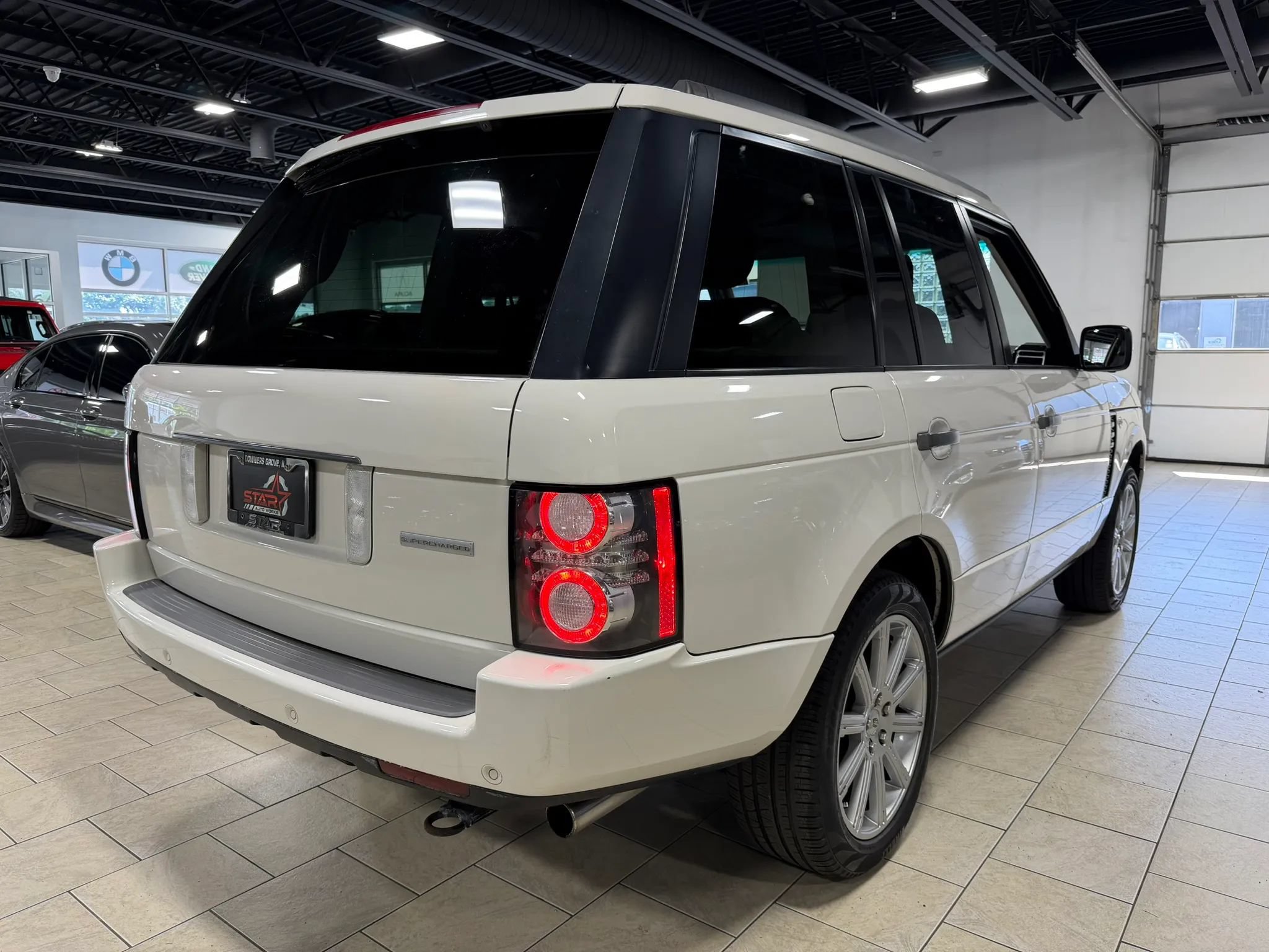 Used 2010 Land Rover Range Rover Supercharged AWD/4WD image 4