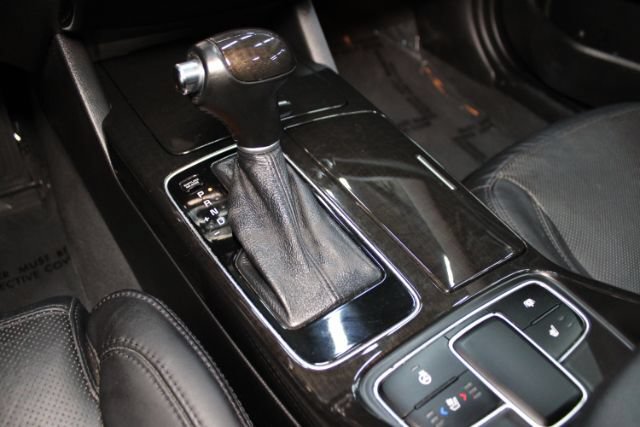 Used 2014 Kia Cadenza Premium w/ Luxury Package FWD image 16