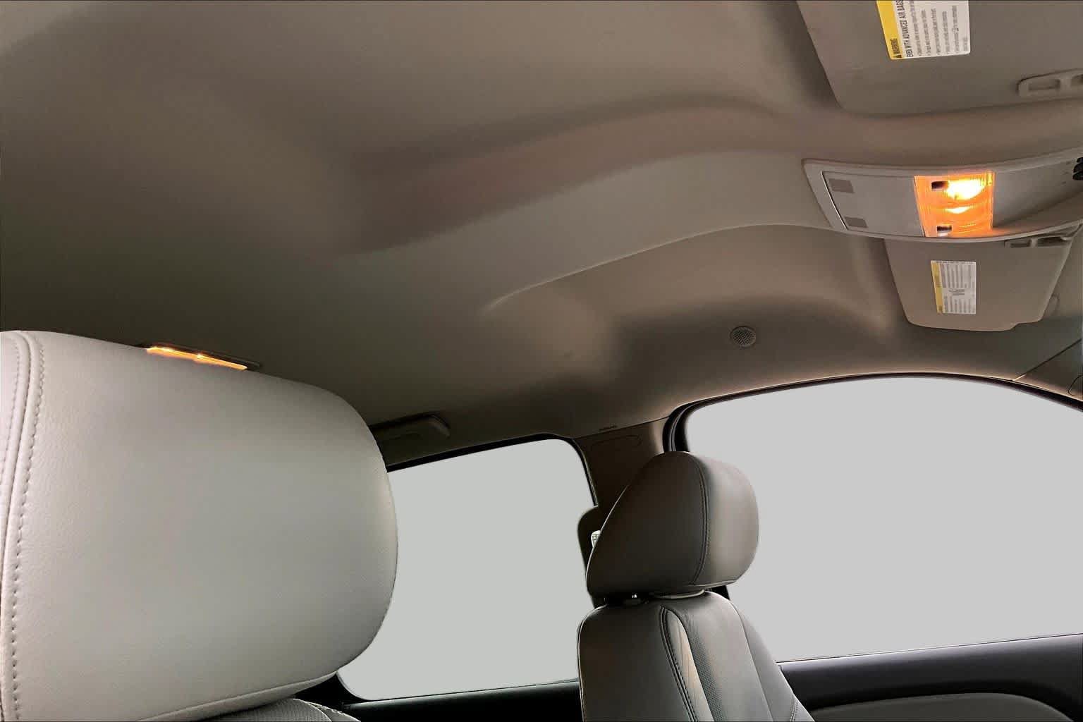 Used 2011 Chevrolet Avalanche LTZ RWD image 13
