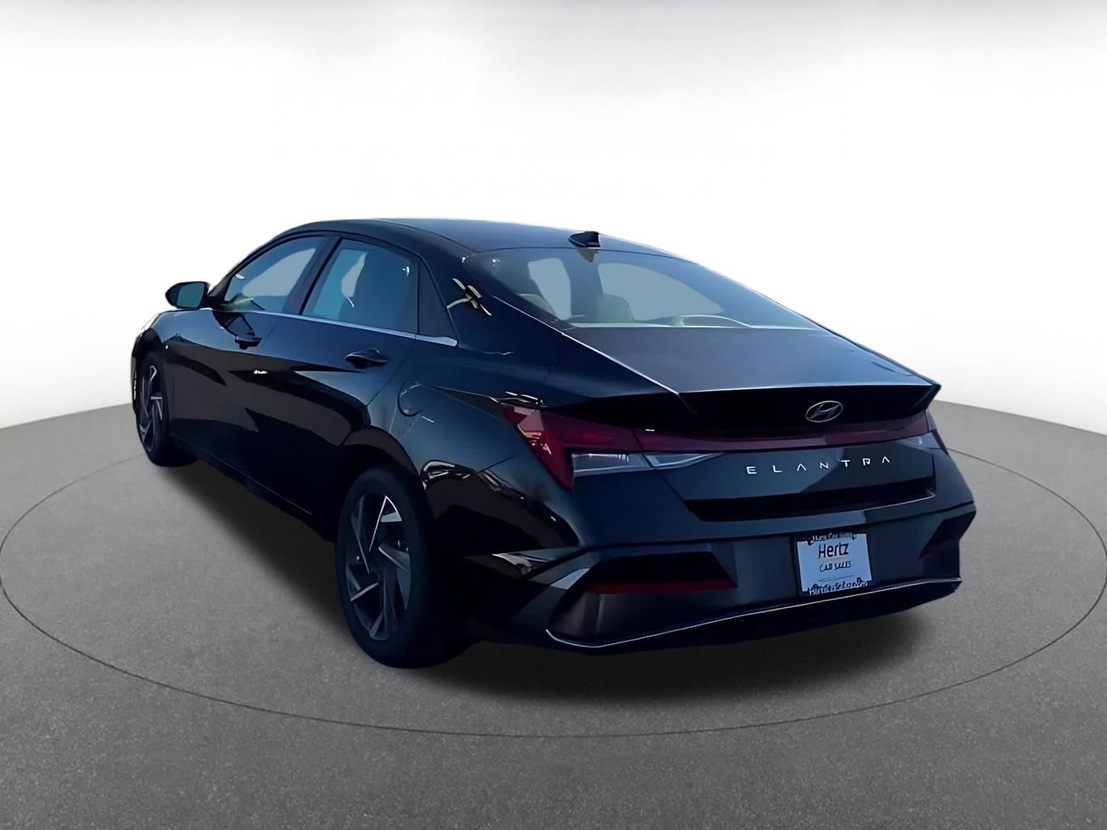 Used 2025 Hyundai Elantra SEL image 12
