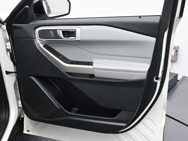 Used 2023 Ford Explorer XLT w/ Equipment Group 202A image 31